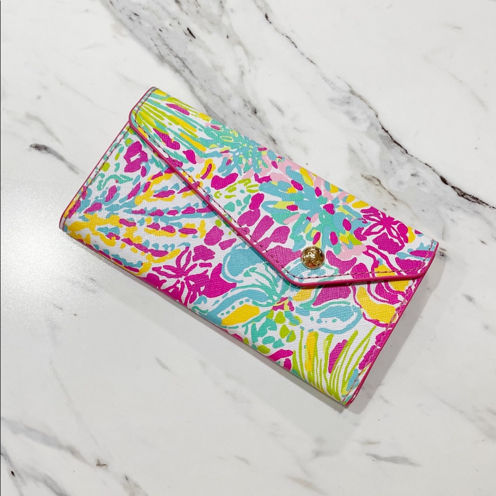 Lilly Pulitzer Collapsable Sunglasses Case